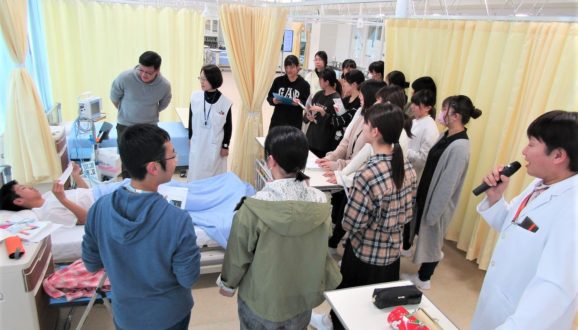 基礎看護学と成人看護学のコラボレーション企画『心電図と除細動』