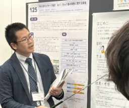 仙台赤門短期大学 鍼灸手技療法学科 宮本成生先生のポスター発表の様子