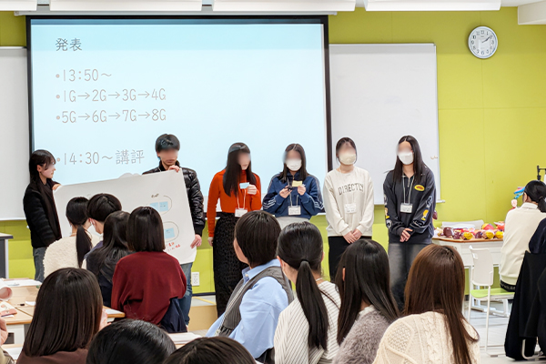 2026年度入学前教育スクーリングでの発表の様子